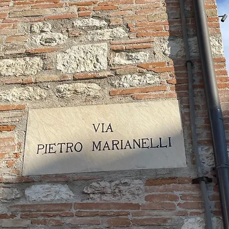 Casa La Rosa Губбио