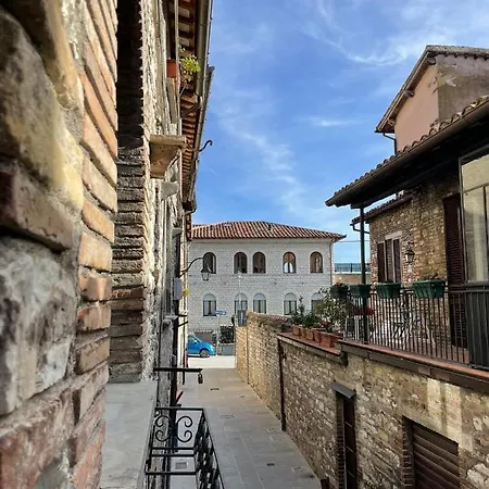 Casa La Rosa * Губбио