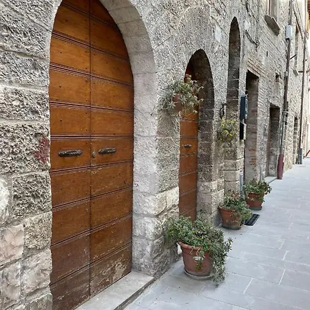 Casa La Rosa * Губбио