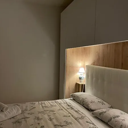 Casa La Rosa * 구비오